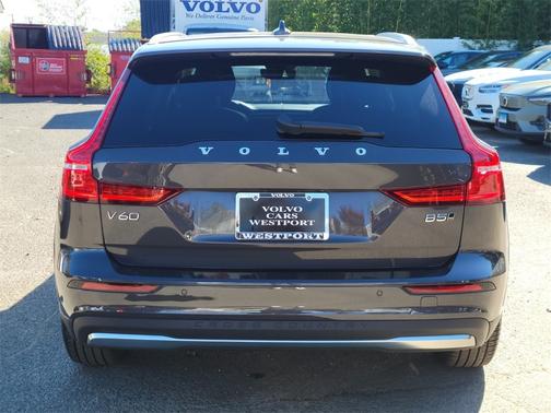 2024 Volvo V60 Cross Country B5 Plus