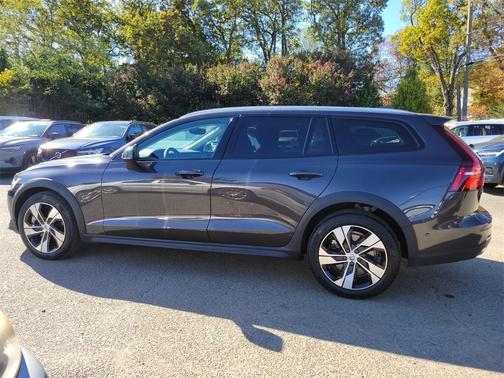 2024 Volvo V60 Cross Country B5 Plus