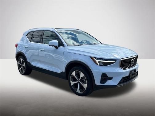 2024 Volvo XC40 B5 Plus Bright