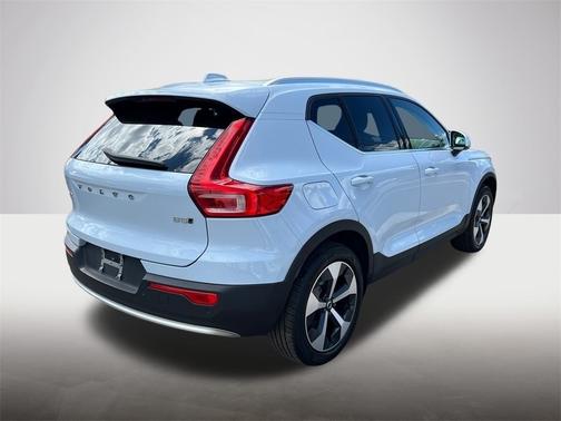 2024 Volvo XC40 B5 Plus Bright