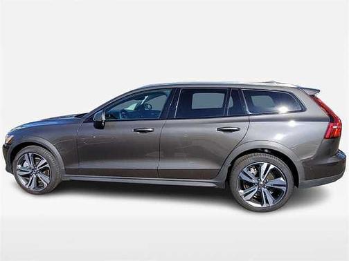 2025 Volvo V60 Cross Country Plus