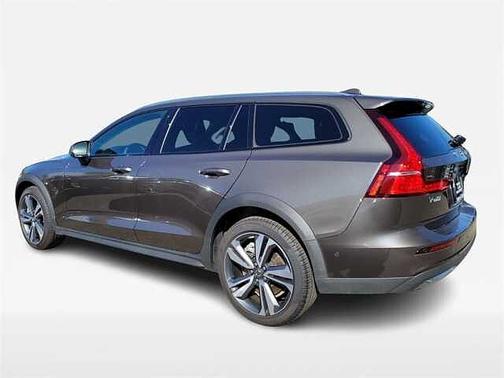 2025 Volvo V60 Cross Country Plus