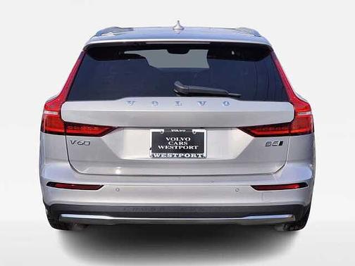 2025 Volvo V60 Cross Country Plus