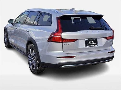 2025 Volvo V60 Cross Country Plus