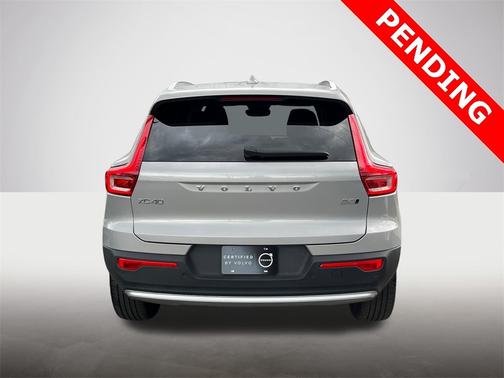 2025 Volvo XC40 B5 Plus Bright Theme