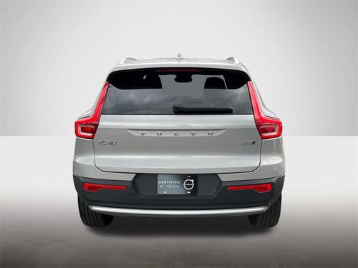 2025 Volvo XC40 B5 Plus Bright Theme