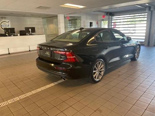 Photo 5 of 25 of 2019 Volvo S60 T6 Momentum