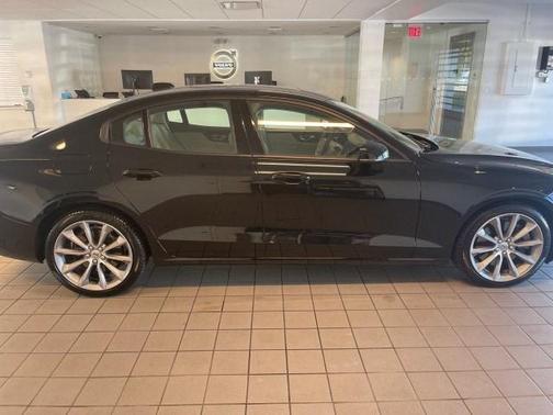 Photo 4 of 25 of 2019 Volvo S60 T6 Momentum