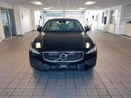 Photo 2 of 25 of 2019 Volvo S60 T6 Momentum