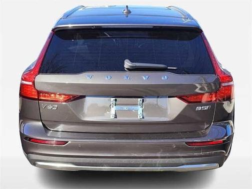 2025 Volvo V60 Cross Country Plus