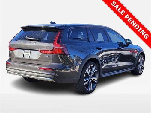 2025 Volvo V60 Cross Country Plus