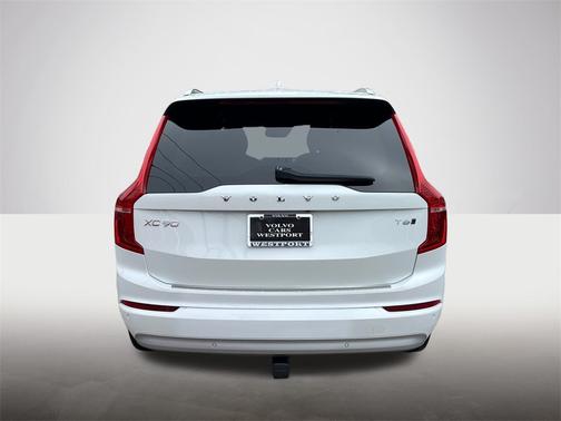 2022 Volvo XC90 T6 AWD Momentum 7 Seater