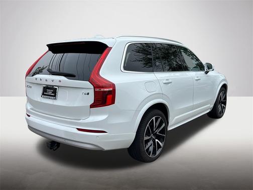 2022 Volvo XC90 T6 AWD Momentum 7 Seater