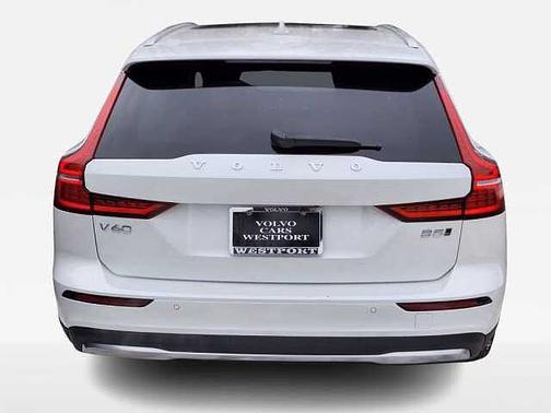 2025 Volvo V60 Cross Country Plus