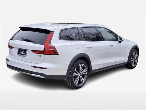2025 Volvo V60 Cross Country Plus