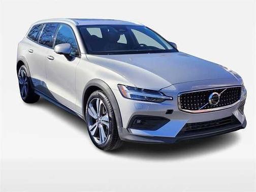 2025 Volvo V60 Cross Country Plus
