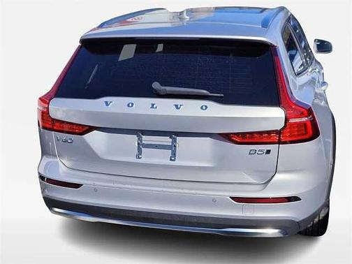 2025 Volvo V60 Cross Country Plus