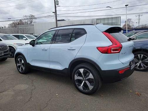 2025 Volvo XC40 Plus