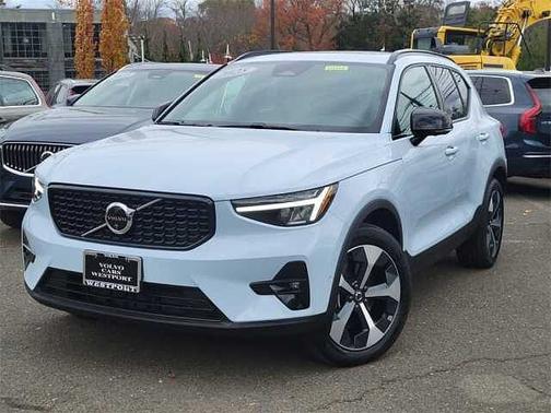 2025 Volvo XC40 Plus