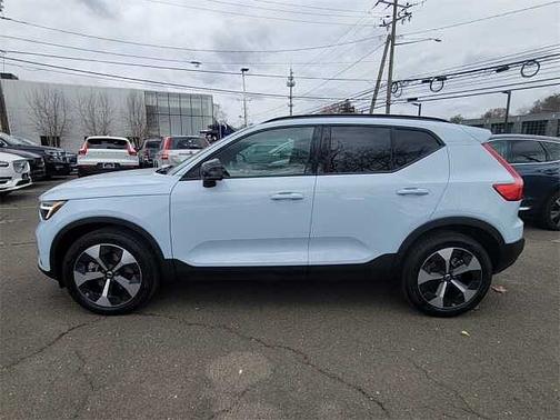 2025 Volvo XC40 Plus