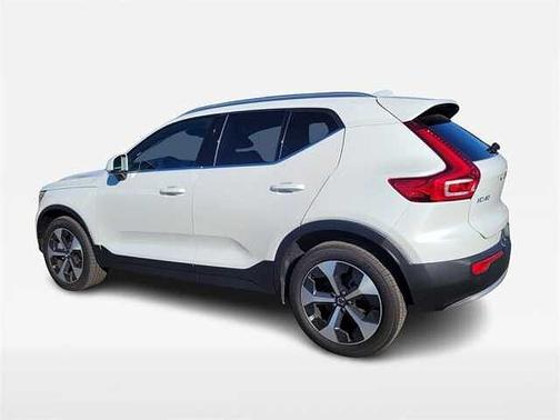 2025 Volvo XC40 Core
