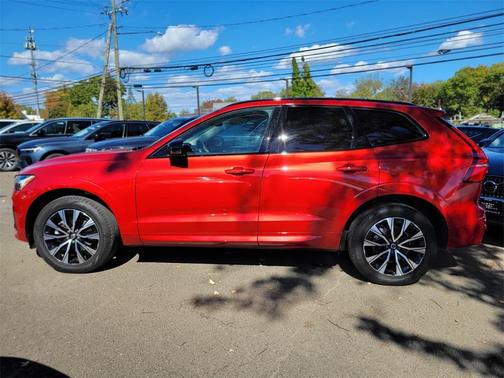 2023 Volvo XC60 B5 AWD Plus Dark