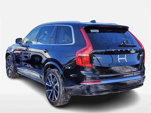 2023 Volvo XC90 Plus