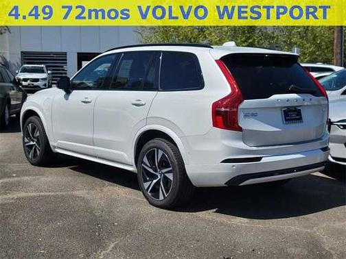 2022 Volvo XC90 R-Design