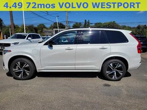 2022 Volvo XC90 R-Design