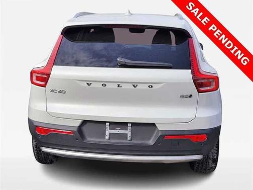 2025 Volvo XC40 Core