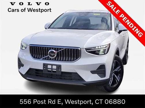 2025 Volvo XC40 Core