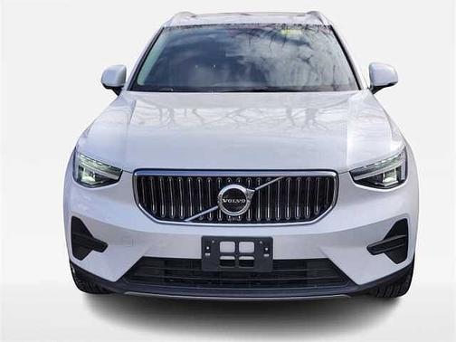 2025 Volvo XC40 Core