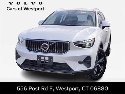 2025 Volvo XC40 Core