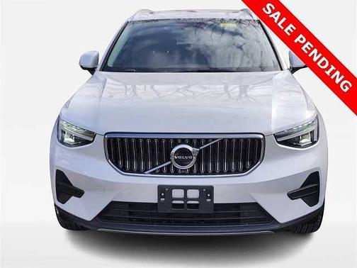 2025 Volvo XC40 Core