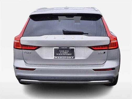 2025 Volvo V60 Cross Country Plus