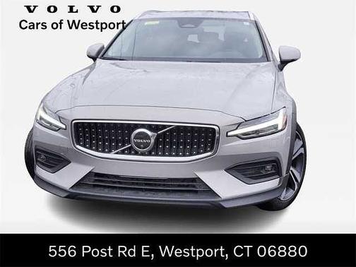 2025 Volvo V60 Cross Country Plus