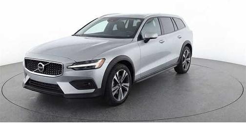 2025 Volvo V60 Cross Country Plus