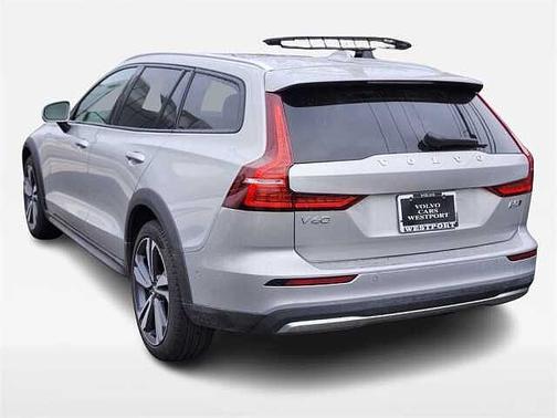 2025 Volvo V60 Cross Country Plus