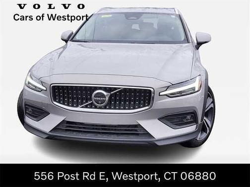 2025 Volvo V60 Cross Country Plus