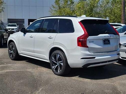 2022 Volvo XC90 R-Design