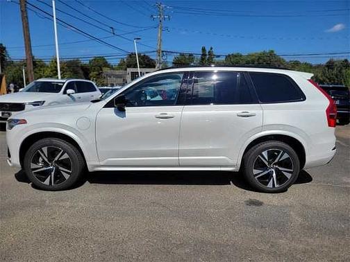 2022 Volvo XC90 R-Design