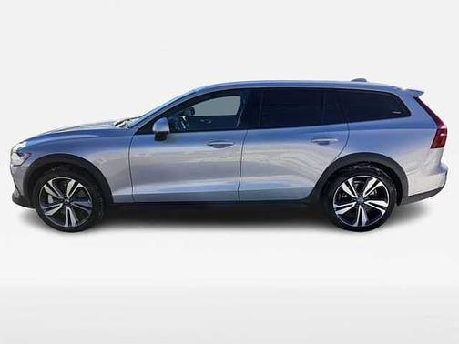 2025 Volvo V60 Cross Country Plus