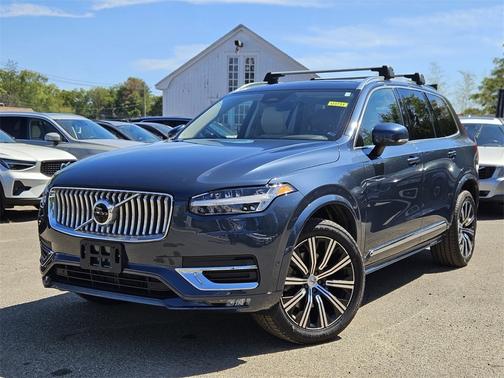 2023 Volvo XC90 B5 AWD Plus