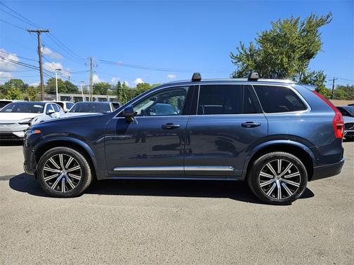 2023 Volvo XC90 B5 AWD Plus