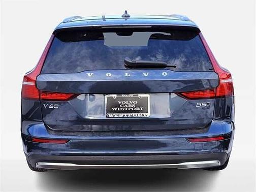 2025 Volvo V60 Cross Country Plus