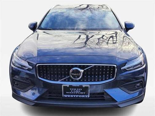 2025 Volvo V60 Cross Country Plus