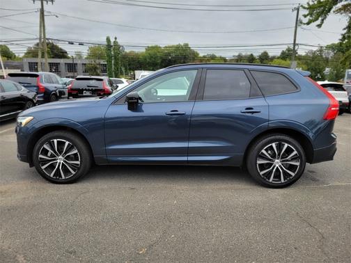2025 Volvo XC60 B5 Plus