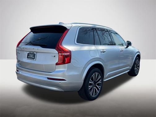 2022 Volvo XC90 T6 AWD Momentum 7 Seater