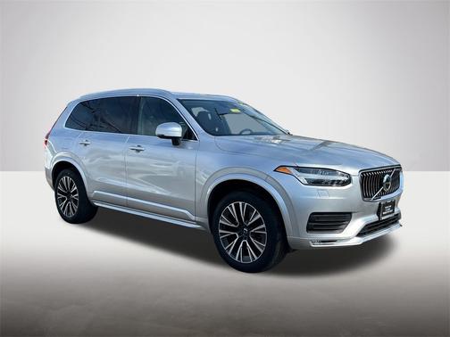 2022 Volvo XC90 T6 AWD Momentum 7 Seater