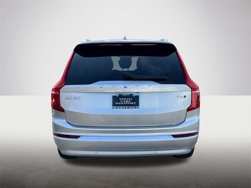 2022 Volvo XC90 T6 AWD Momentum 7 Seater